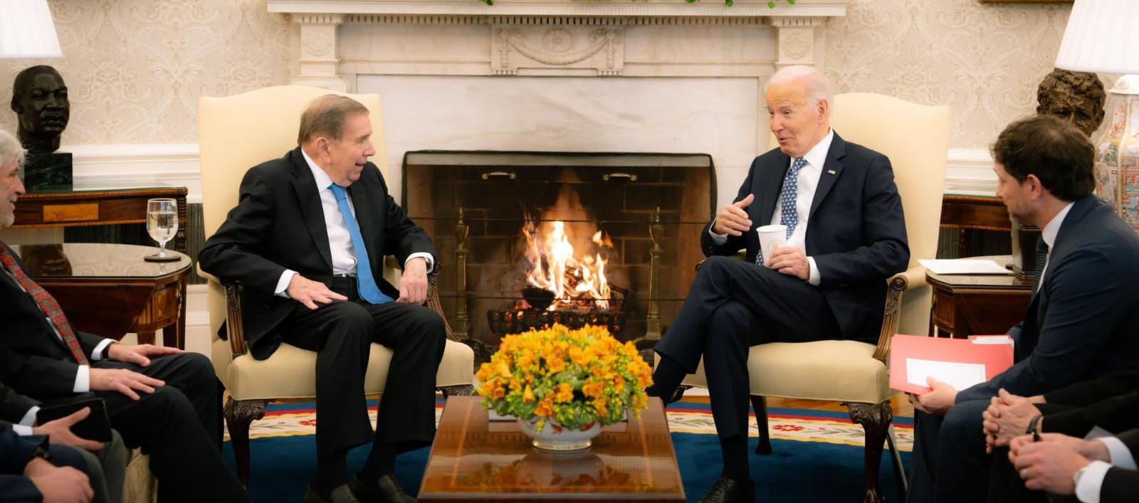 El opositor Edmundo González con Joe Biden este lunes en la Casa Blanca. 