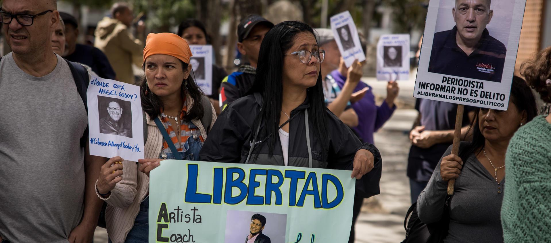 Familias de presos políticos piden su libertad.