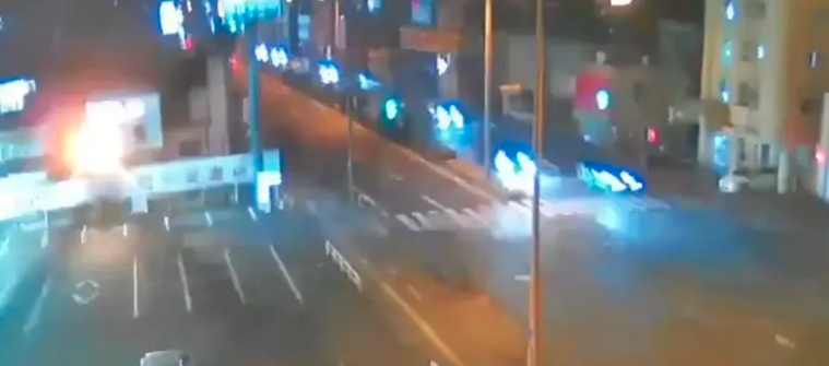 Cámara de seguridad grabó el momento.