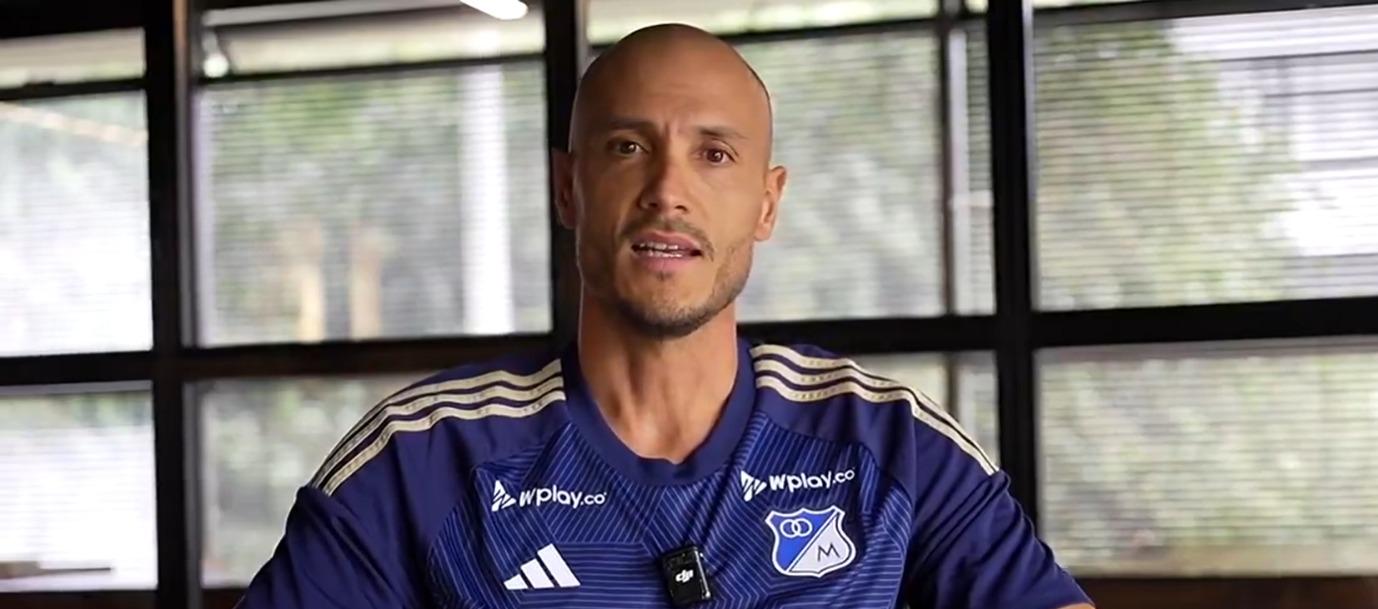 David González con la camiseta de Millonarios puesta.