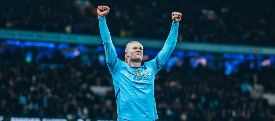 Erling Haaland celebrando uno de sus goles en el encuentro.