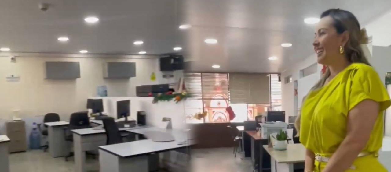 Alcaldesa de Ibagué en la oficina.