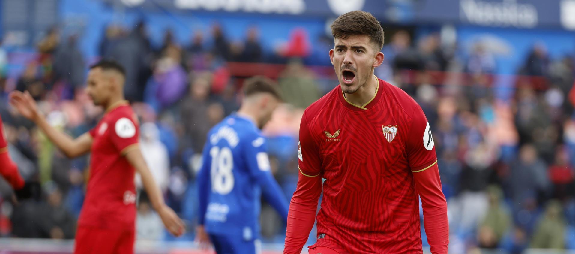 Kike Salas, defensor del Sevilla.