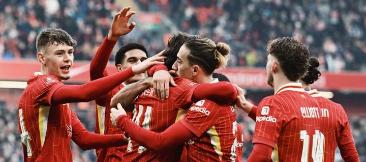 Jugadores del Liverpool celebrando el cuarto gol.