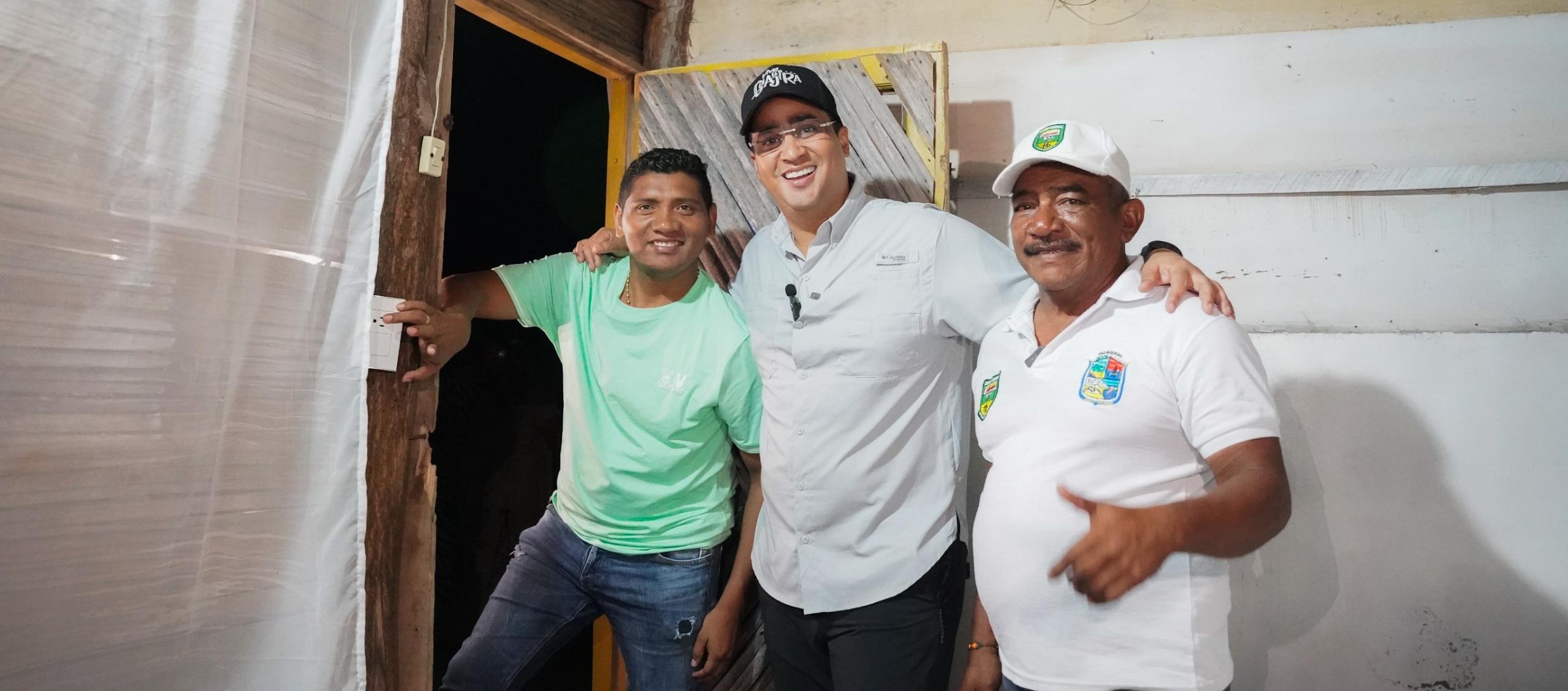 Gobernador Jairo Aguilar estuvo con las familias beneficiarias.