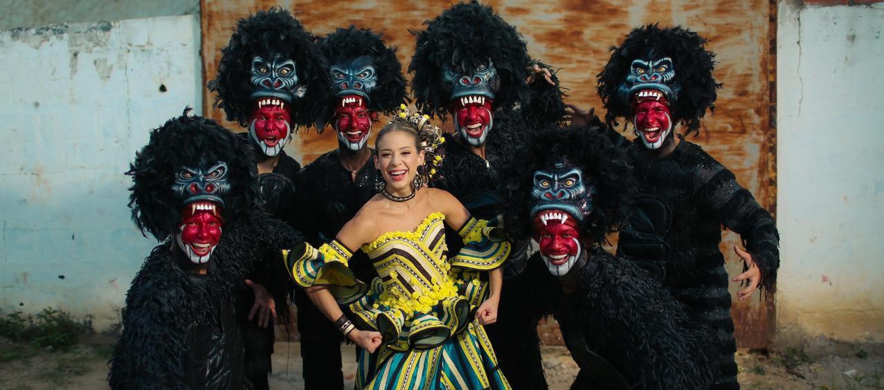 La reina Tatiana estrena su videoclip ‘Pa’ Pasarla Bacano’