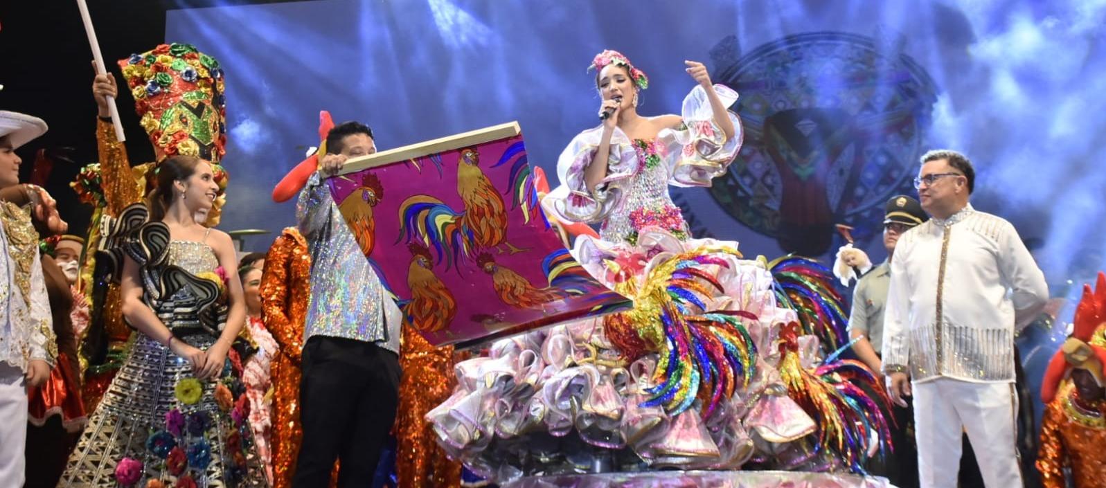 Melissa Cure Villa, Reina del Carnaval 2024 en su noche de Lectura de Bando.