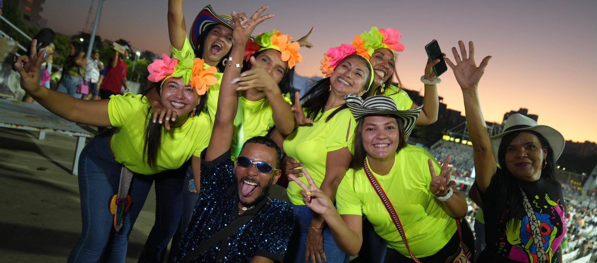 Los carnavaleros en la tribuna del Romelio.