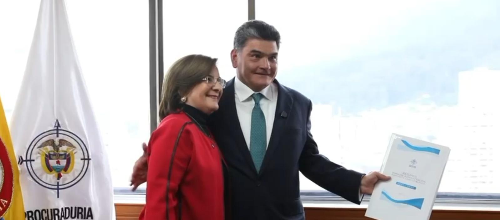 La Procuradora saliente Margarita Cabello y su reemplazo, Gregorio Eljach.