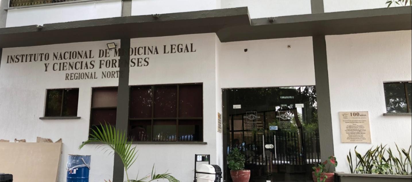 Fachada de Medicina Legal. 