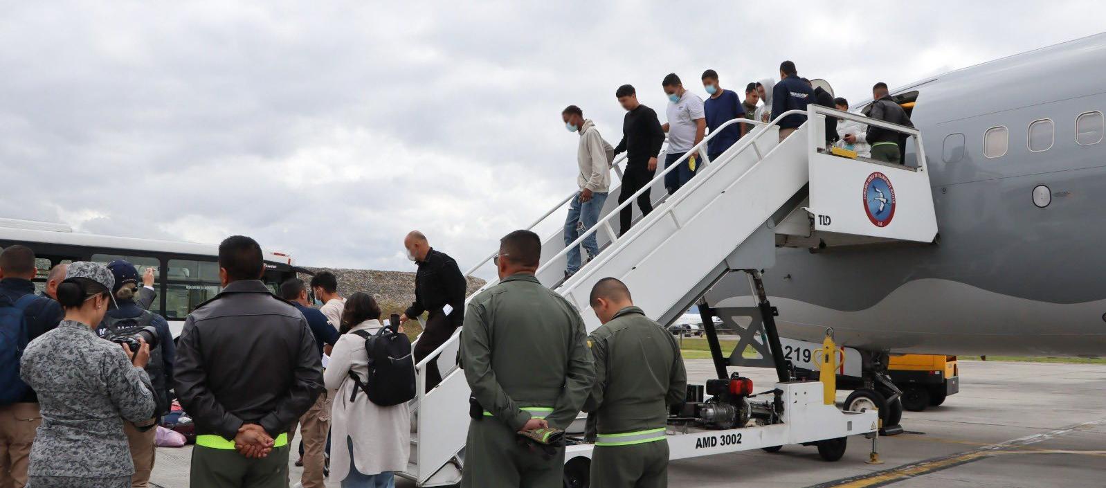 Migrantes llegando a Colombia.