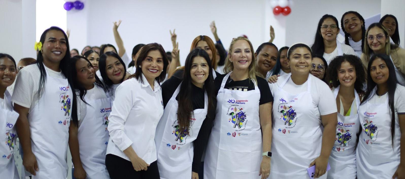 Mujeres beneficiadas por los programas de la Gobernación del Atlántico.