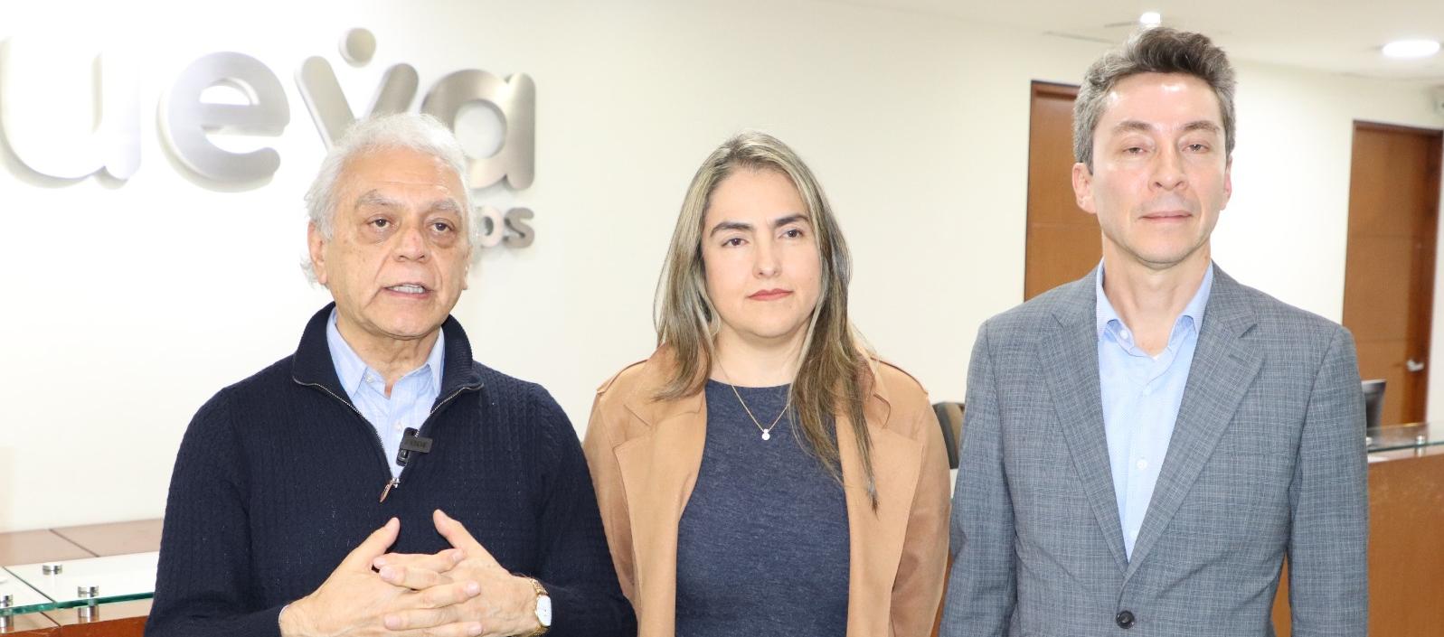 Agente interventor de Nueva EPS, Bernardo Camacho Rodríguez, y Sergio Andrés Ramírez, gerente de medicamentos de Colsubsidio.
