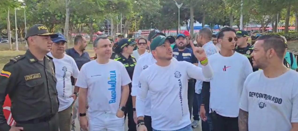Autoridades de Policía y del Distrito para garantizar la seguridad en la Lectura del Bando. 