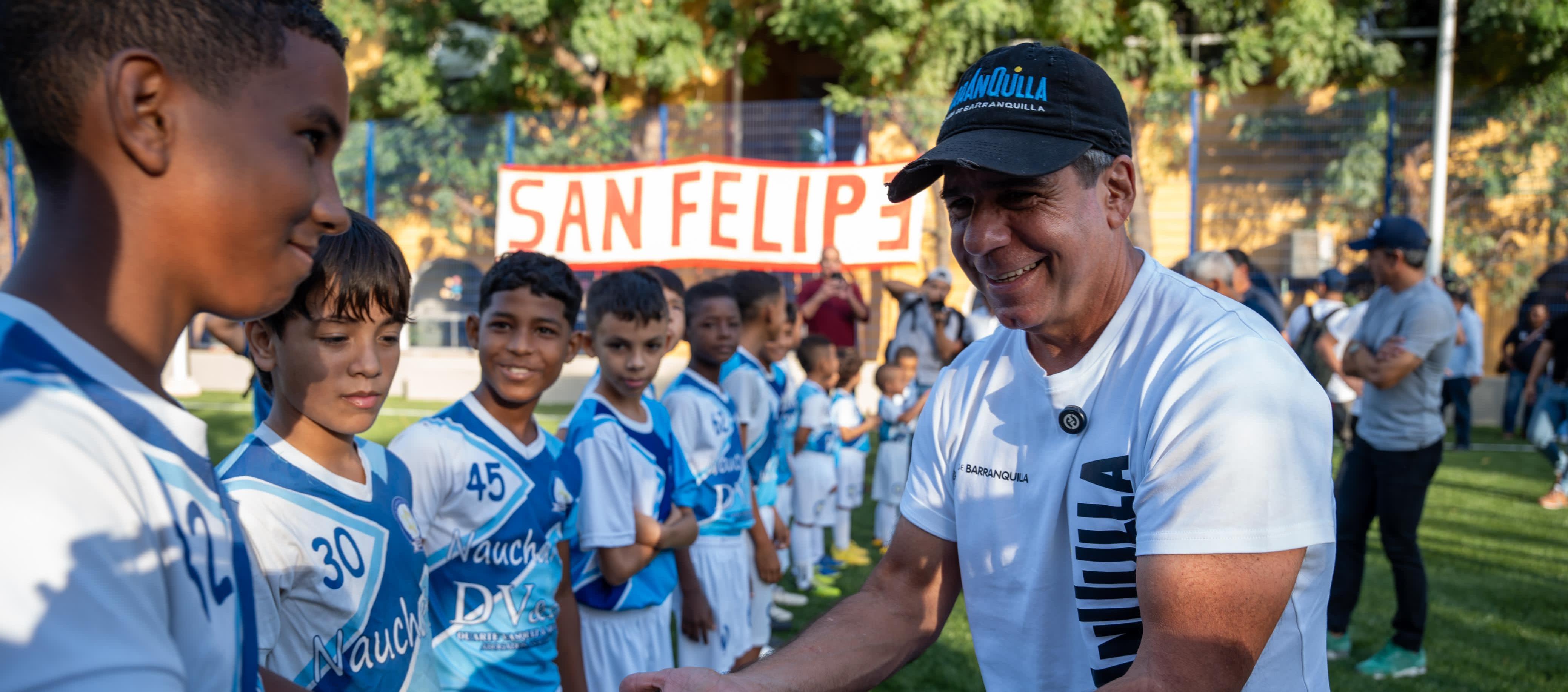 Alcalde Alejandro Char durante la entrega del espacio recuperado en San Felipe.