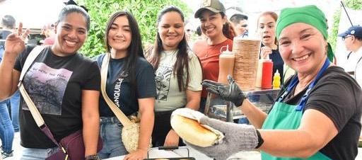 Feria gastronómica en Plaza de San Nicolás. 