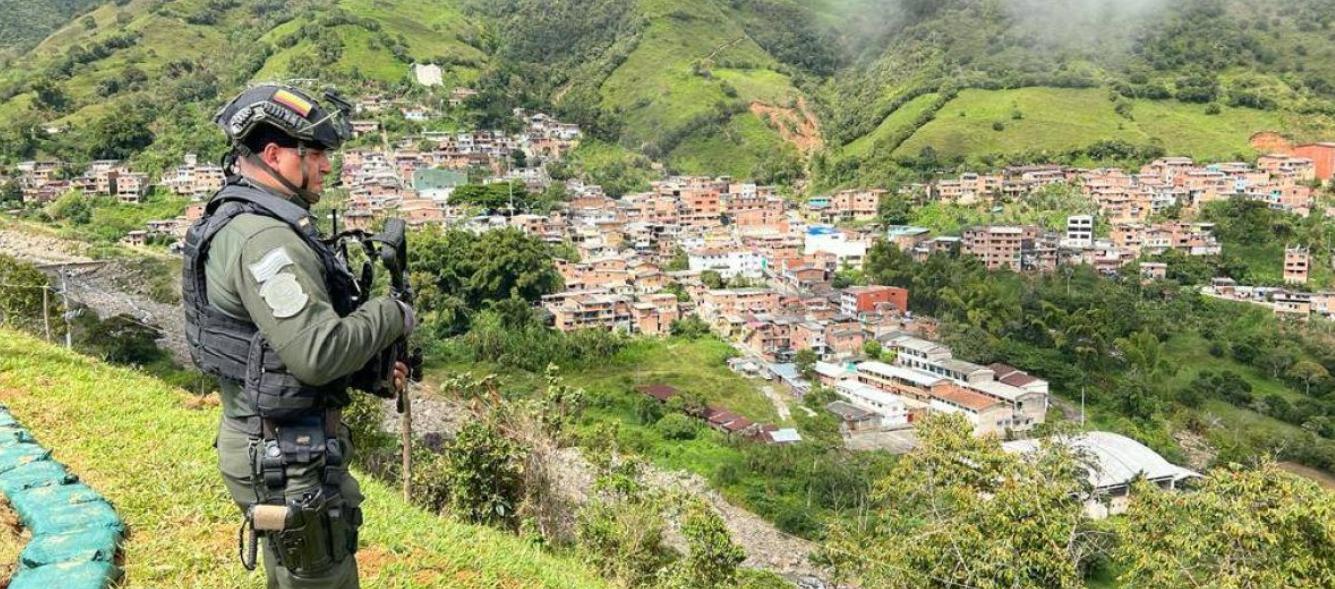 Fuerza pública en Briceño.
