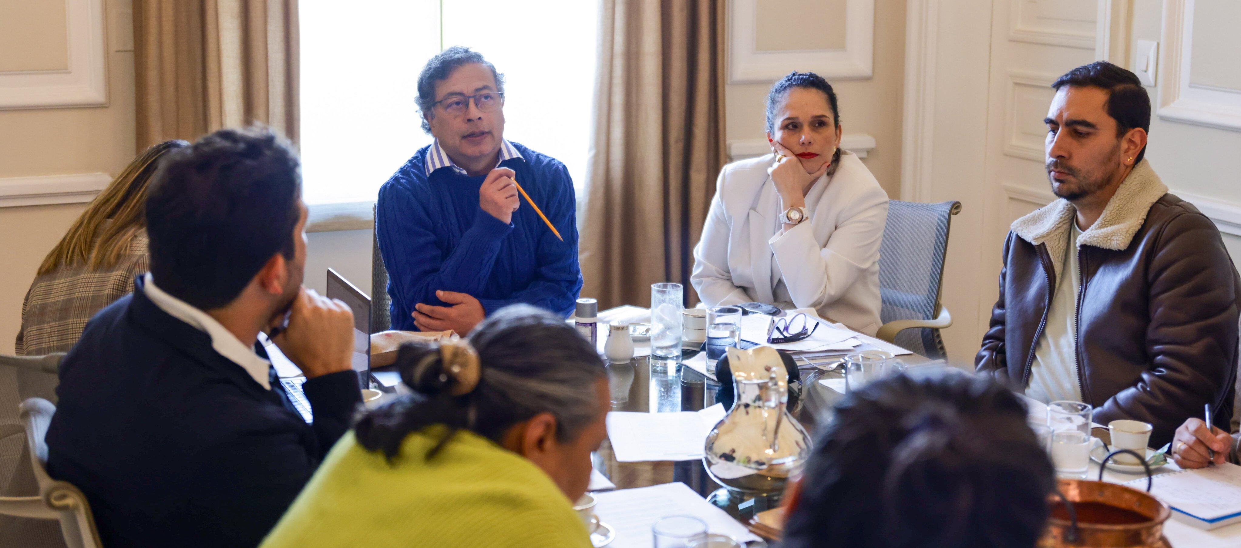 Reunión de Petro con su equipo de trabajo.