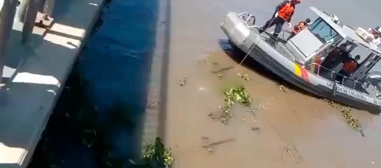Momento en que el cuerpo fue hallado en el río Magdalena.
