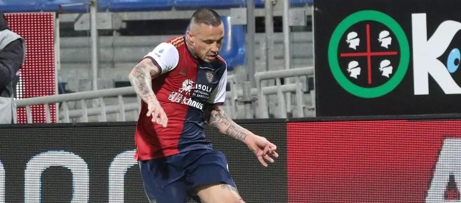 Radja Nainggolan cuando jugaba con el Cagliari.
