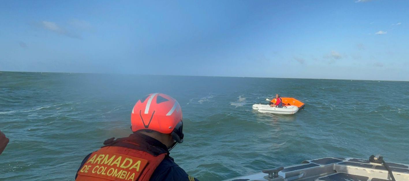 Fueron hallados en una balsa salvavidas.