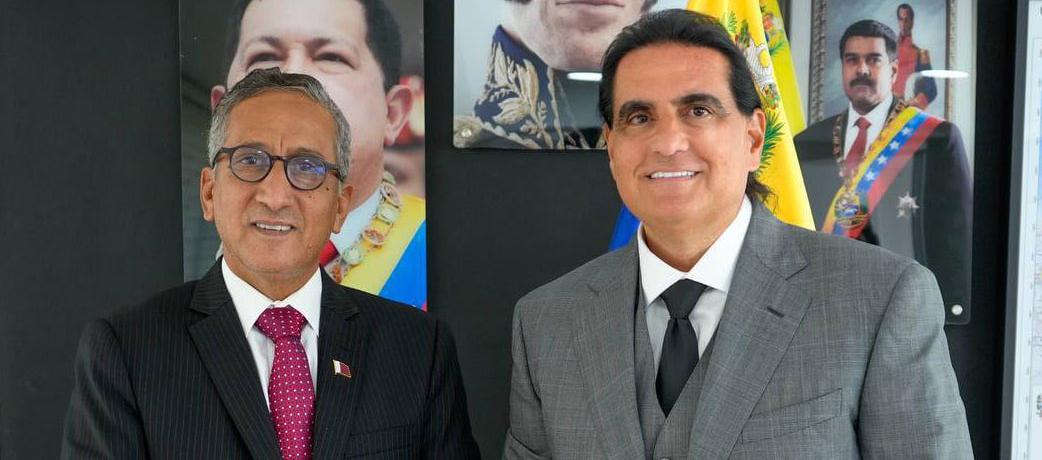 El barranquillero Alex Saab (izquierda) reunido con el embajador de Catar en Venezuela, Rashid Mohsin.