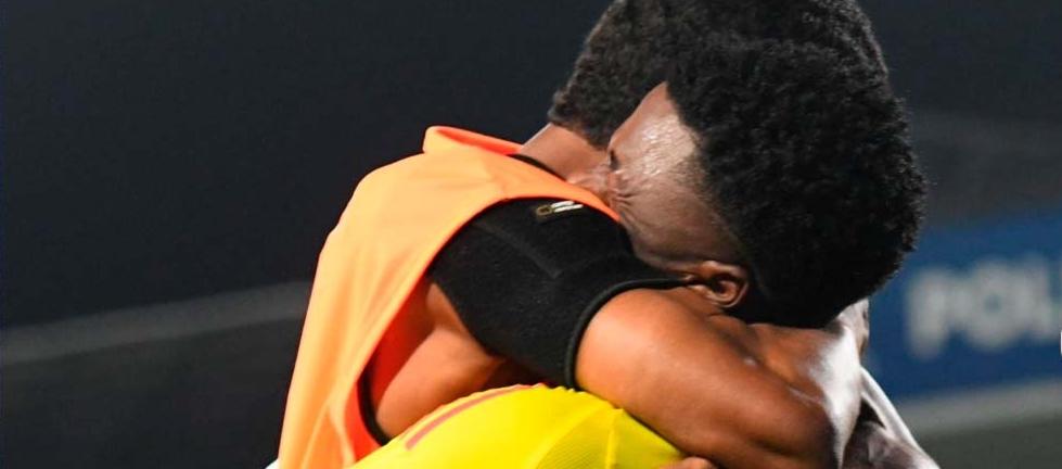 Alegría en la selección Colombia tras la victoria. 