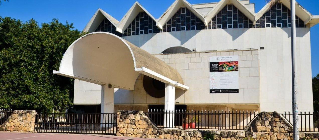 Teatro Amira De la Rosa.