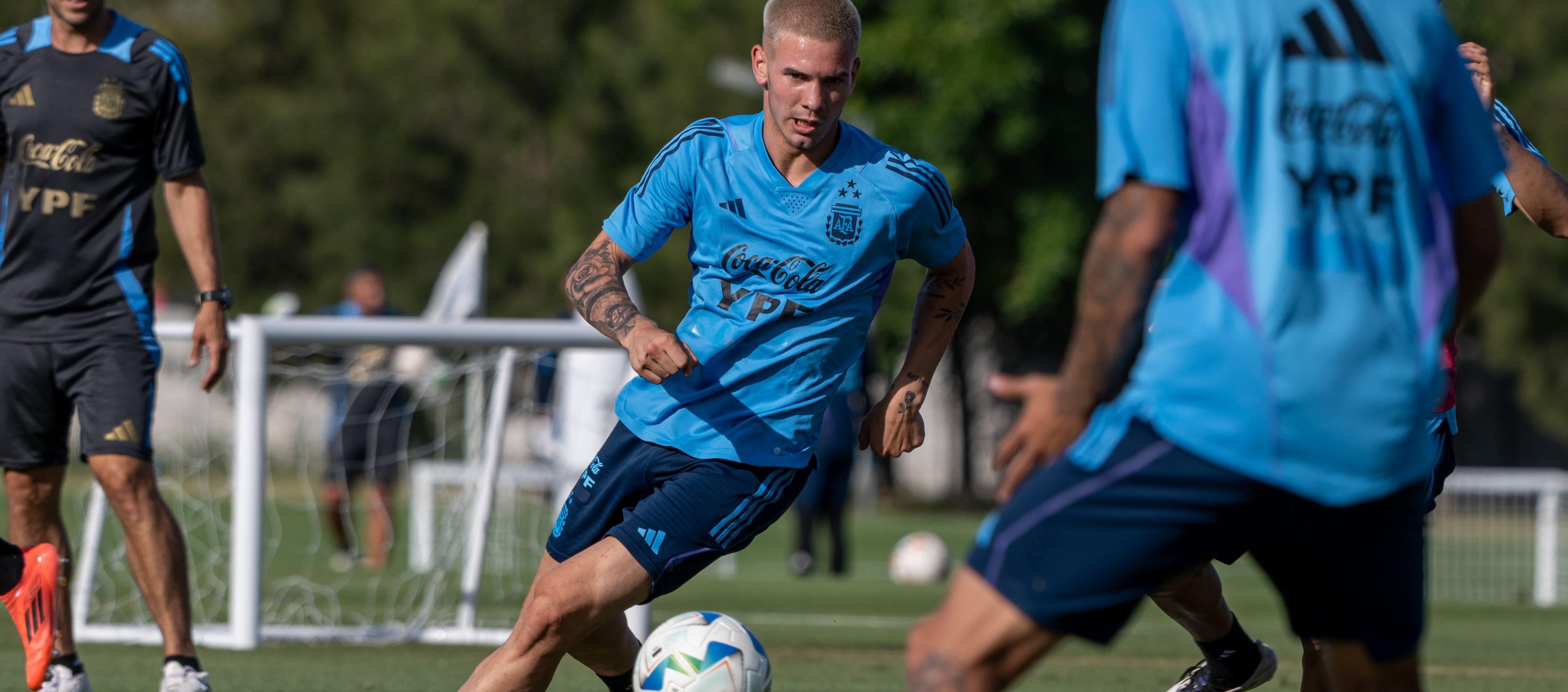 Integrantes de la selección Argentina sub-20 durante un entrenamiento en el predio de Ezeiza.