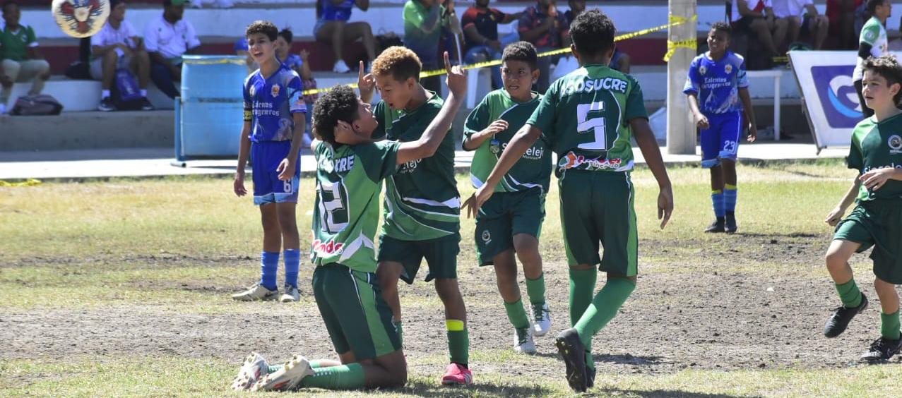 Asosucre celebra un gol en la semifinal contra Formasucre. 