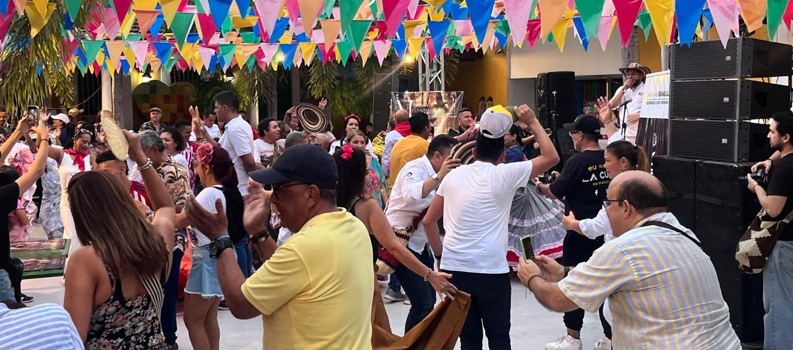 Durante los espectáculos no se permitirá el uso de bebidas en envases de vidrio.