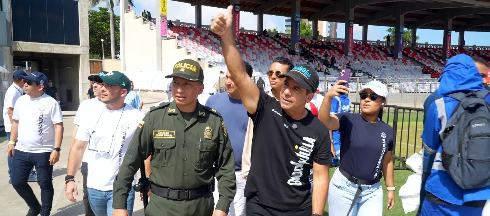 El Alcalde Alejandro Char en el estadio Romelio Martínez.