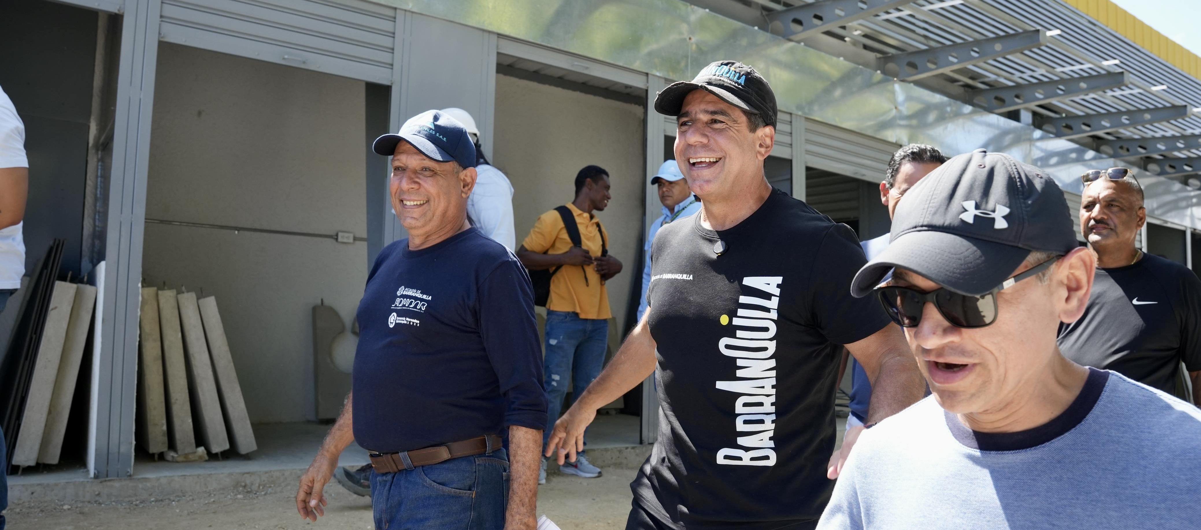 Alcalde Alejandro Char en obras del mercado.