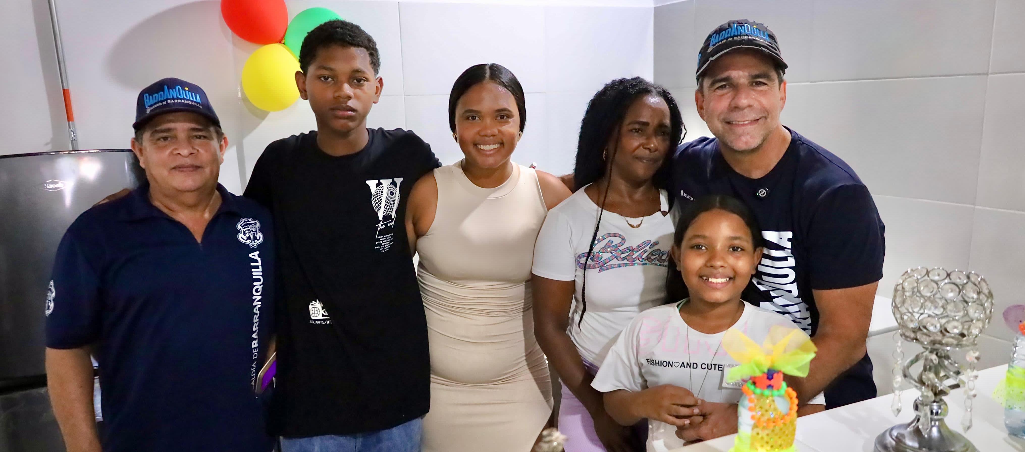 Momentos de la entrega del mejoramiento de vivienda en el Por Fin.