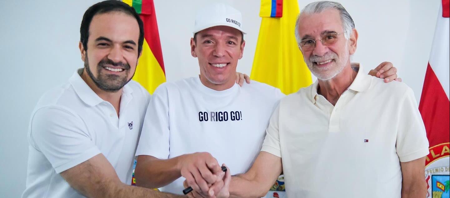 Iván Urquijo, director de Indeportes; Rigoberto Urán y Eduardo Verano, gobernador del Atlántico.