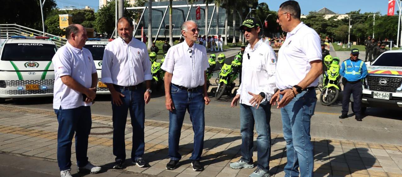 Gobernador Eduardo Verano junto a sus secretarios. 
