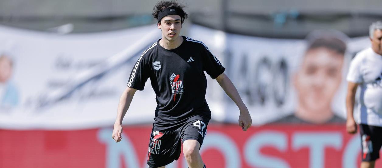 'Spreen', streamer argentino que jugó con Deportivo Riestra contra Vélez Sarsfield.