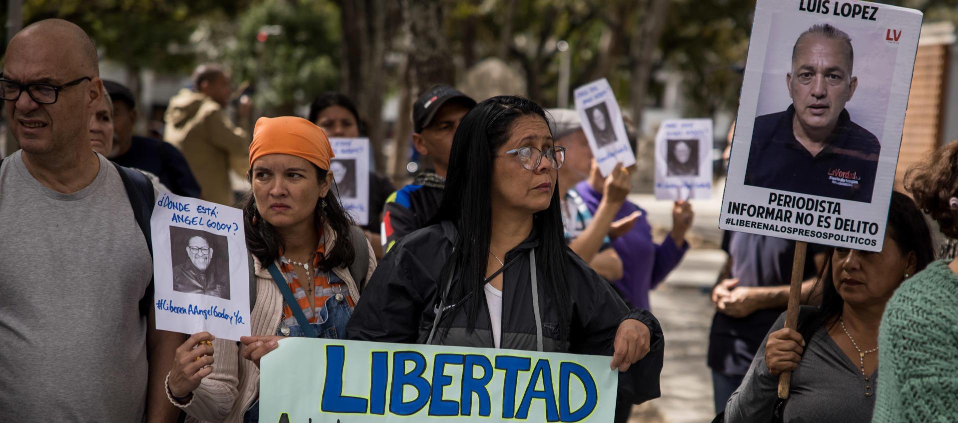 Familias de los detenidos piden su liberación. 