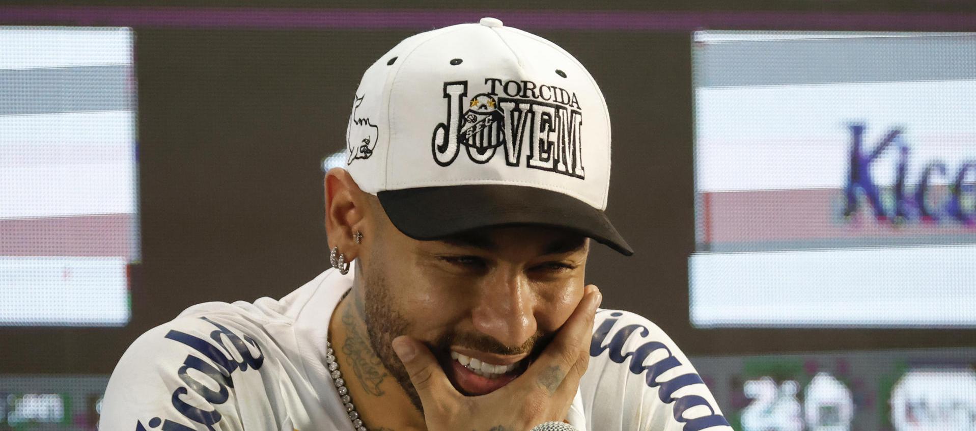 Neymar en rueda de prensa.