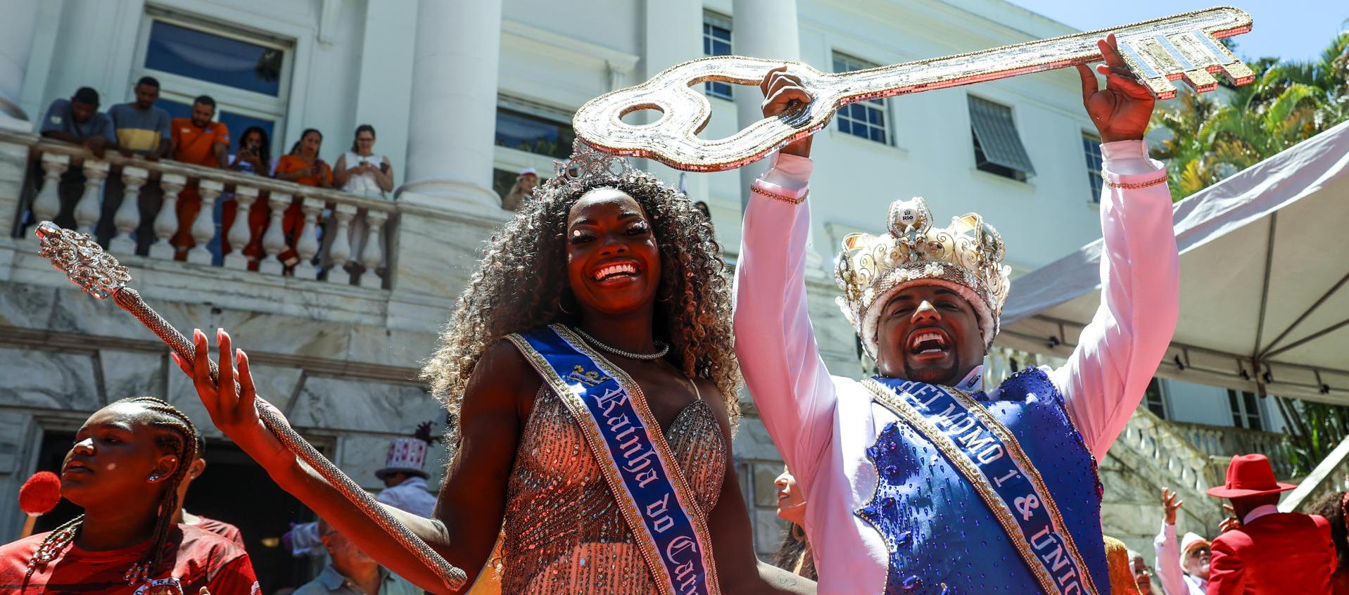 El Rey Momo con las llaves de la ciudad.