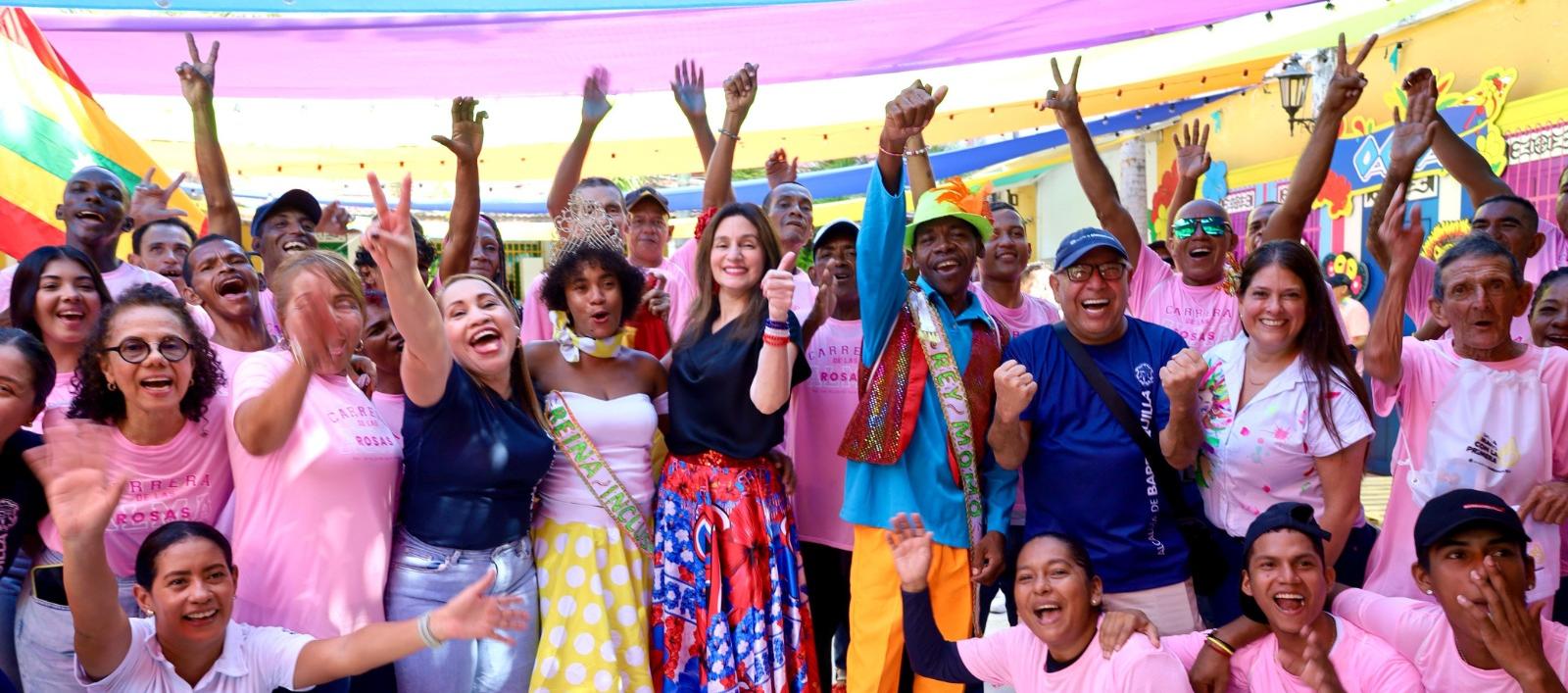 Integrantes de la comparsa junto a la primera dama, Katia Nule. 