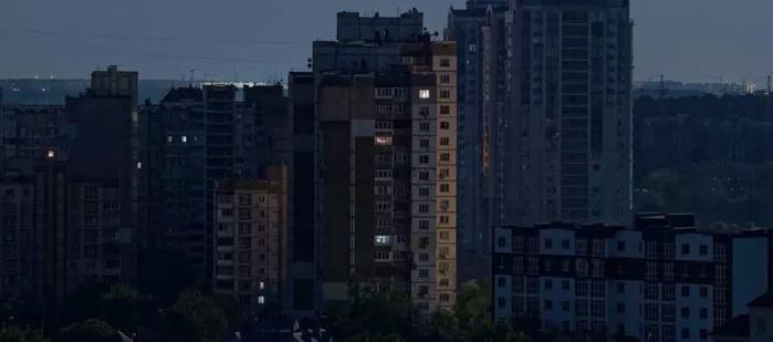 El país se encuentra a oscuras esta noche. 