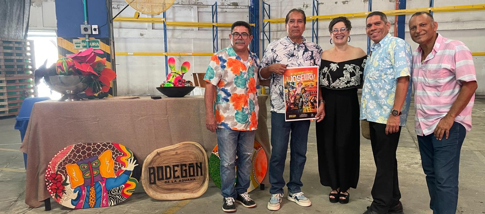 La directora de la Fundación Heriberto Fiorillo, Claudia Muñoz, junto a los artistas invitados para la Resurrección de Joselo.