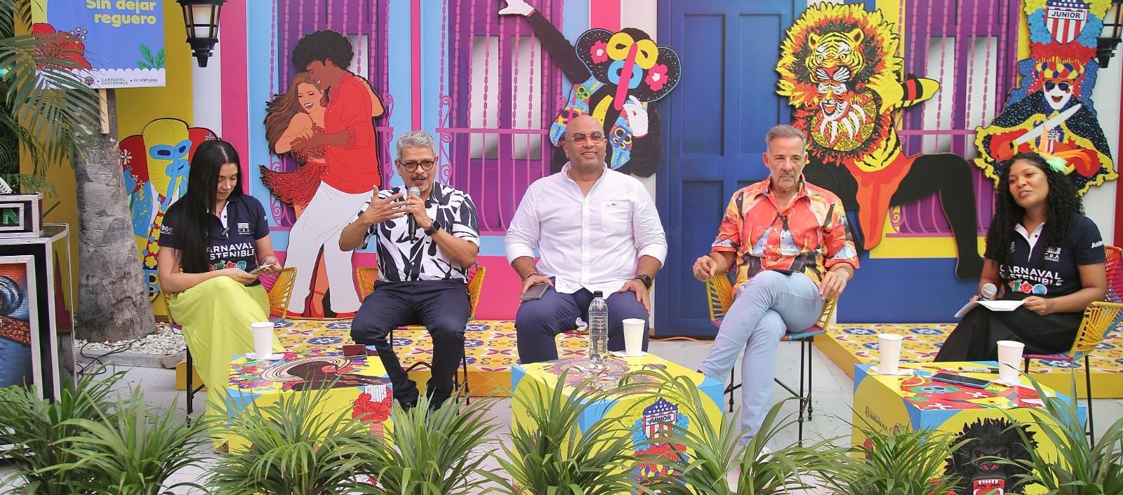 El director de la C.R.A., Jesús León Insignares, y el gerente de Carnaval S.A., Juan José Jaramillo.