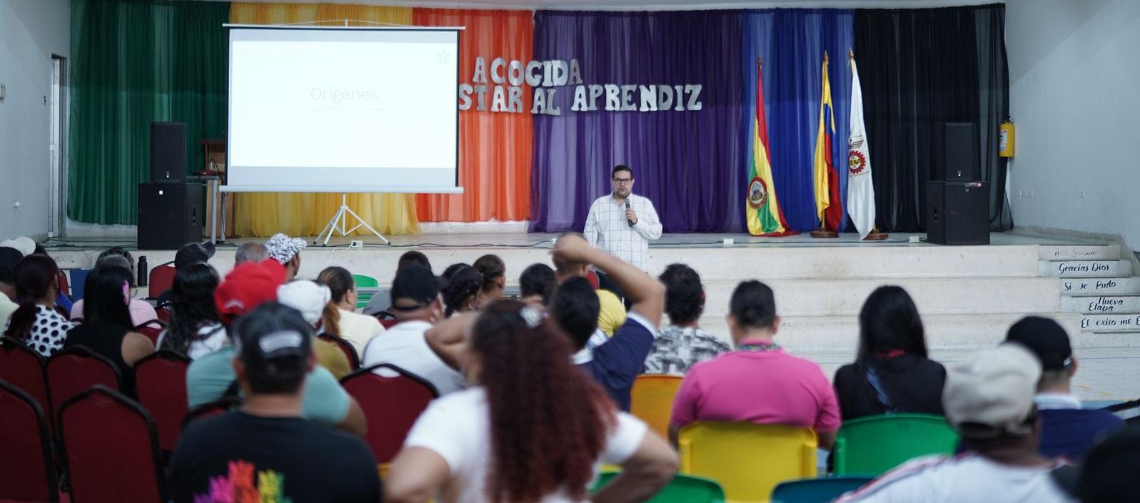 Capacitación informal de Carnaval y Sena a comerciantes informales.