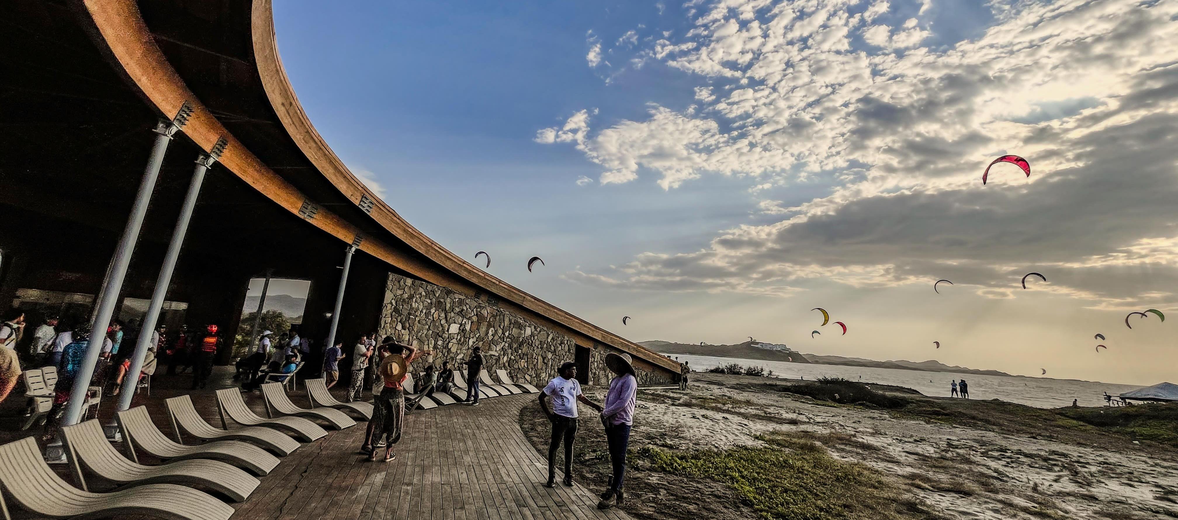 Aspecto del Centro Náutico a orillas del mar, en Juan de Acosta. 