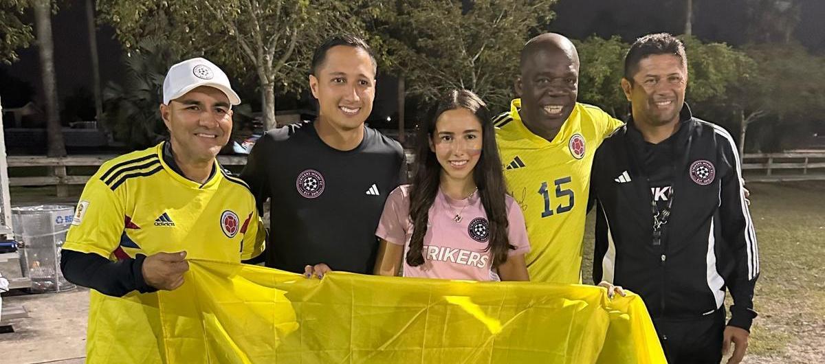 Nicole con 'Coroncoro' Perea y Wilson Gutiérrez. 