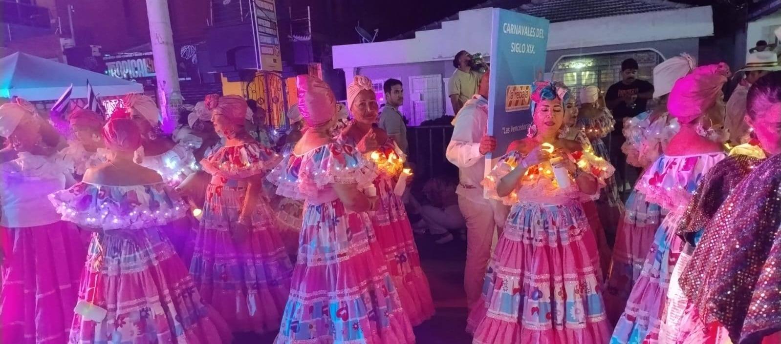 Comparsa 'Las Vencedoras' durante La Guacherna.