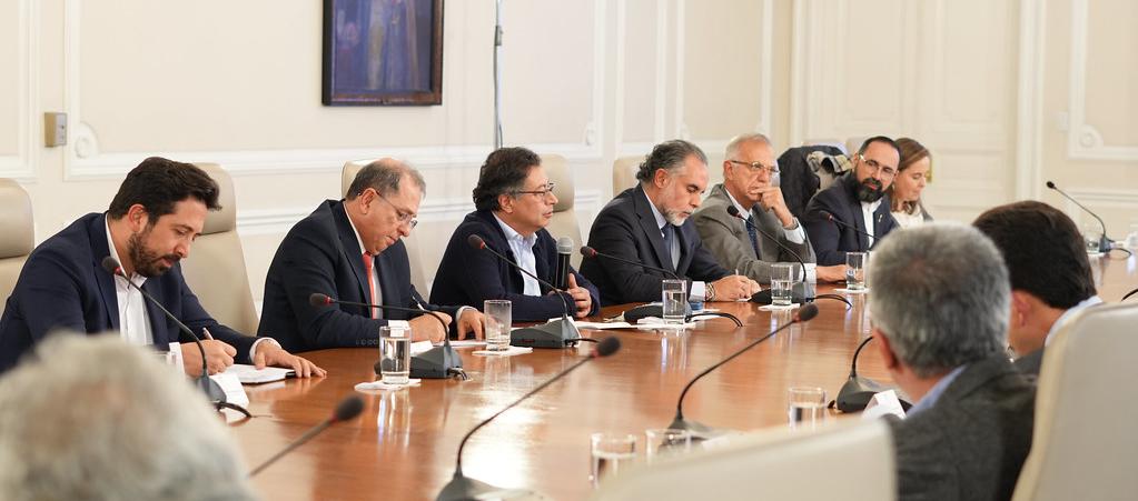 Armando Benedetti junto con el Presidente Gustavo Petro en el Consejo de Ministros. 