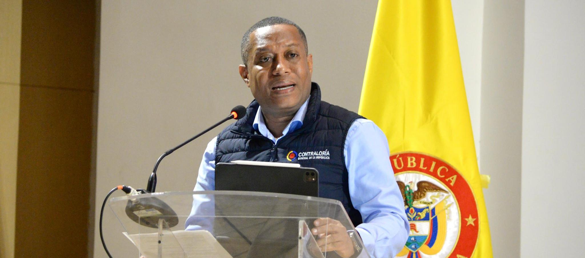 Luis Enrique Abadía, Contralor encargado. 